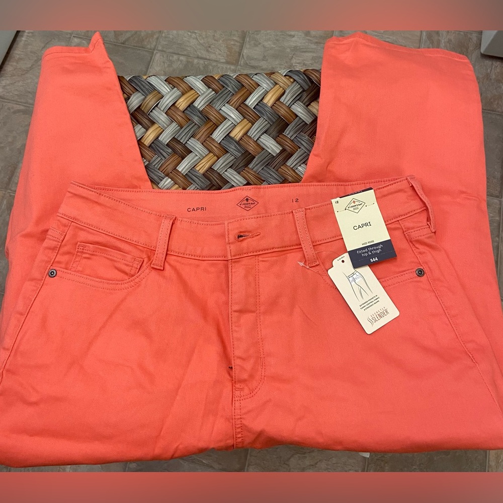 St. John's Bay - Midi Rise Capris (NWT)